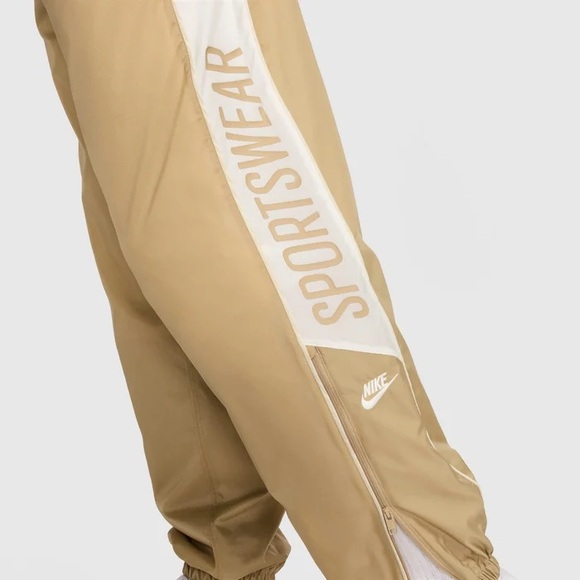 Nike Club Men's Woven Joggers - Picture 2 of 8